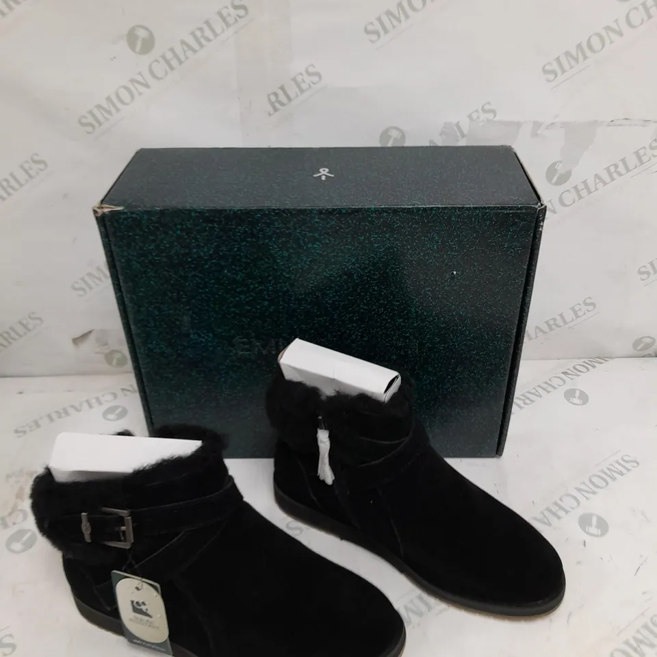 EMU AUSTRALIA FAUX SUEDE BOOTS - BLACK, SIZE 4