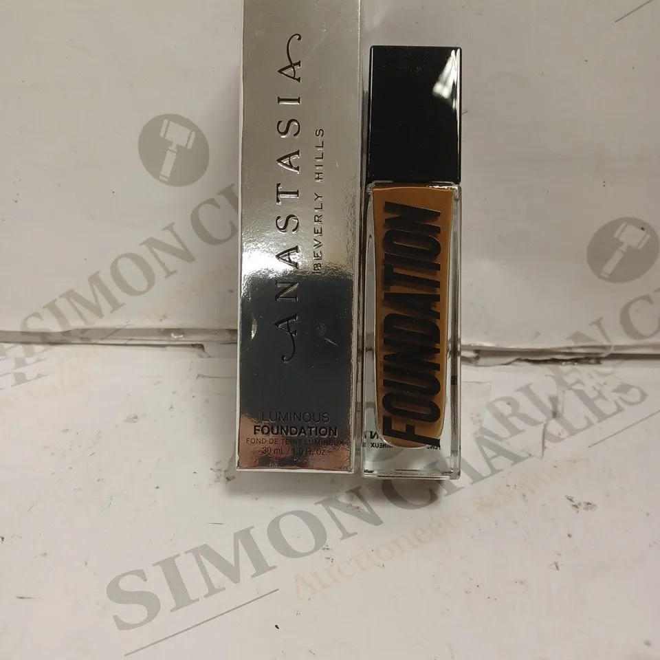 BOXED ANASTASIA LUMINOUS FOUNDATION. 