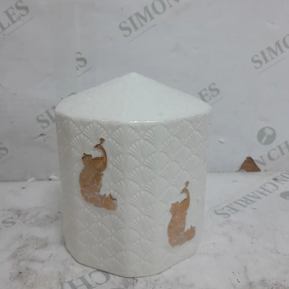 BOXED CERAMIC PEACOCK LAMP IN WHITE/GOLD