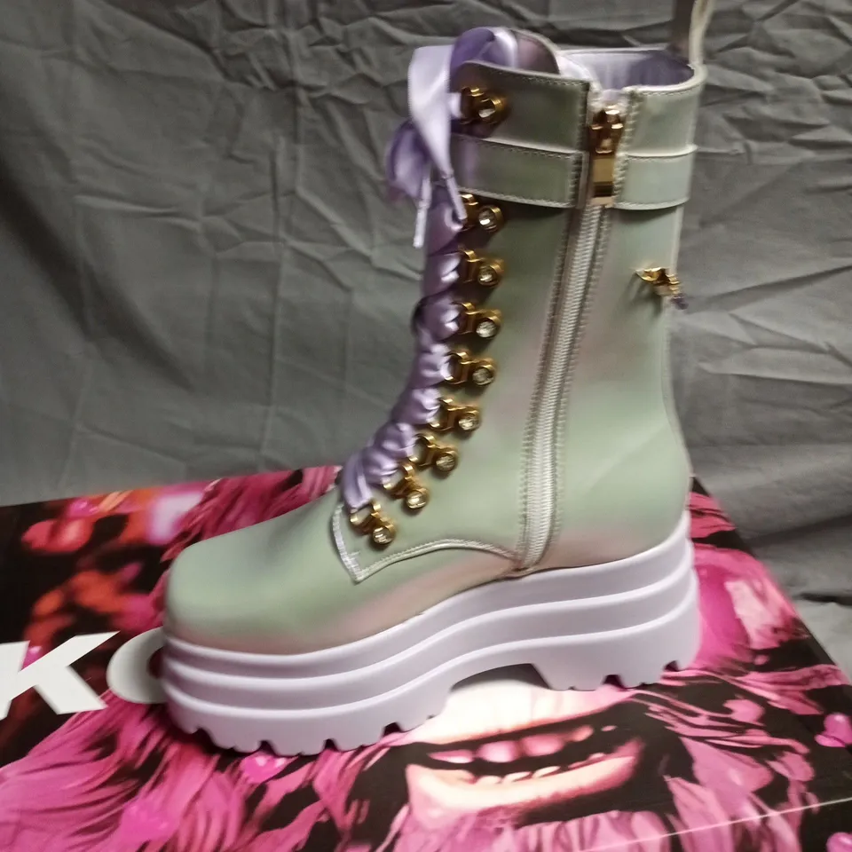 BOXED KOI NATURES FLURRY TRIDENT PLATFORM BOOTS IN PURPLE  - UK 9
