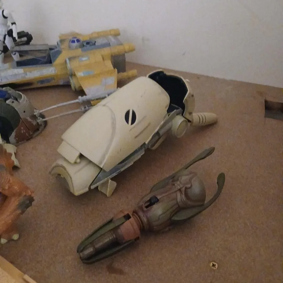 SMALL COLLECTION OF RETRO STAR WARS COLLECTABLES