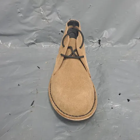 BOXED PAIR OF VELDSKOEN SHOES IN TAN SIZE UK M9/W10