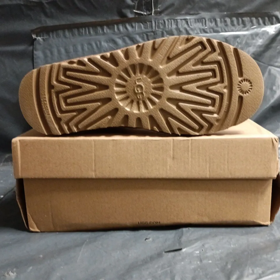 BOXED PAIR OF UGG CLASSIC MINI II SHOES IN CHESTNUT SIZE UK 5