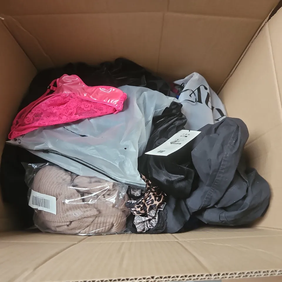 APPROXIMATELY 20 ASSORTED CLOTHING AND FASHION PRODUCTS IN VARIOUS STYLES AND SIZES - COLLECTION ONLY