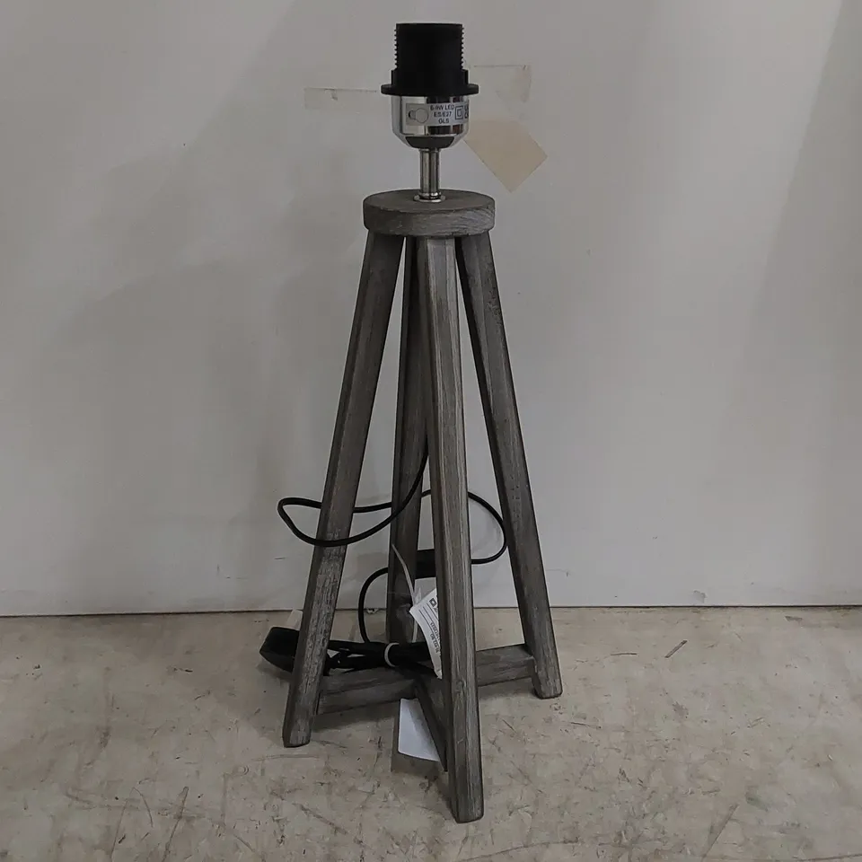 BOXED DZIFA 49CM TRIPOD TABLE LAMP (1 BOX)