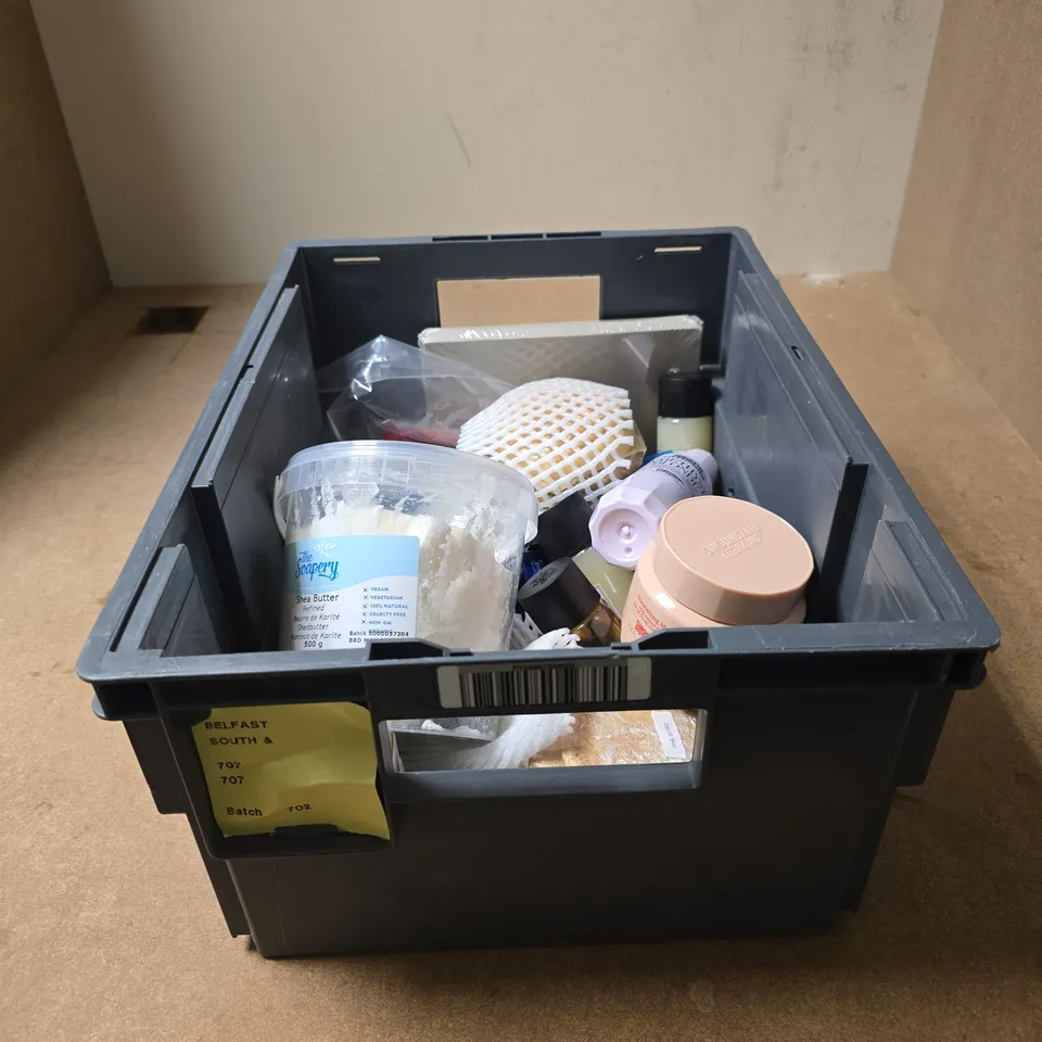 TOTE OF APPROXIMATELY 20 ASSORTED COSMETIC ITEMS TO INCLUDE THE INKEY LIST, GILBERT AND SOAMES, ANDREW FITZSIMMONS, SHEA BUTTER 500G ETC