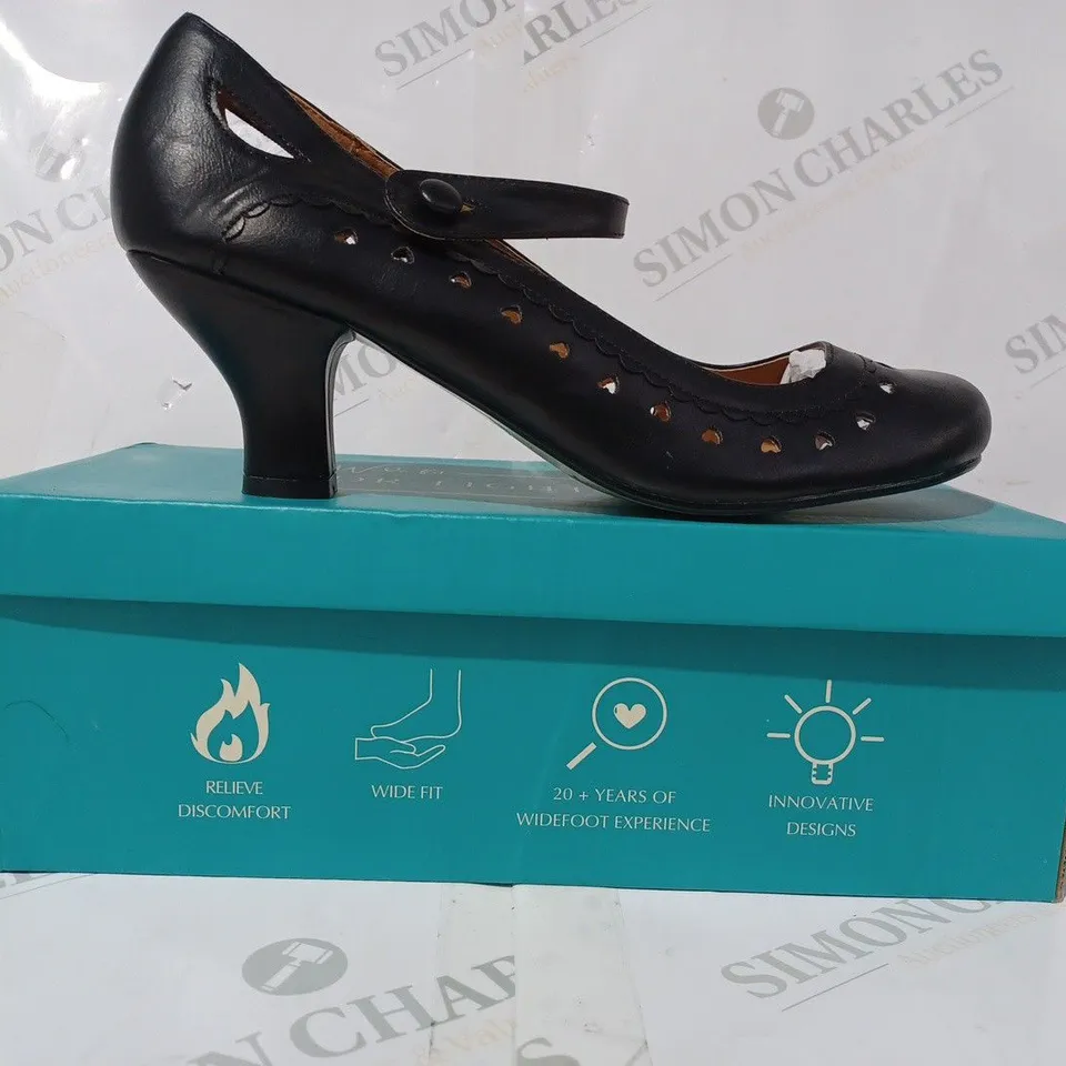 BOXED PAIR OF DR LIGHTFOOT CLOSED TOE LOW HEEL SHOE SIN BLACK UK SIZE 9