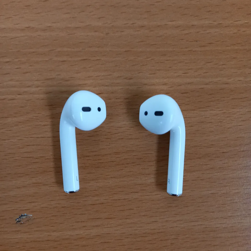 APPLE AIRPODS