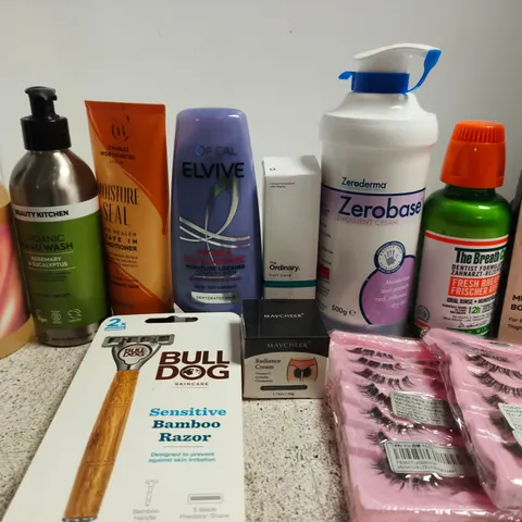 APPROX 12 ASSORTED BEAUTY PRODUCTS TO INCLUDE FABULOSA HAND WASH, L'OREAL ELVIVE CONDITIONER, ZEROBASE EMOLLIENT CREAM, ETC