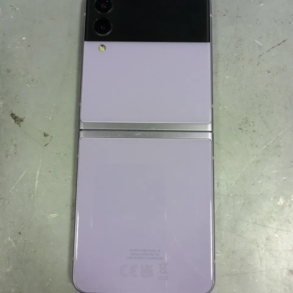 SAMSUNG GALAXY Z FLIP3 5G SMARTPHONE IN LILAC