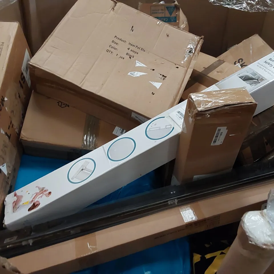 PALLET OF ASSORTED ITEMS INCLUDING: LED AQUARIUM LIGHT, RETRACTABLE SAFETY GATE, WINDOW BLINDS, MEMORY FOAM PILLOW, WORLD MAP