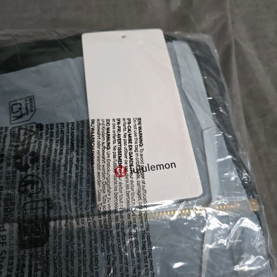 BAGGED LULULEMON SCUBA FULL ZIP HOODIE IN GREEN - SIZE 6