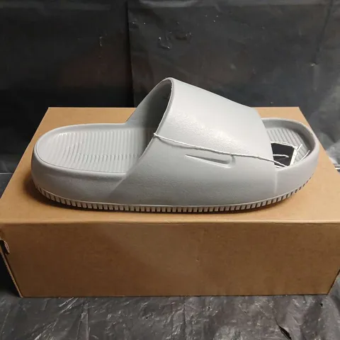 BOXED PAIR OF NIKE CALM SLIDE WOLF GREY – MEN'S SANDALS, UK SIZE 7 