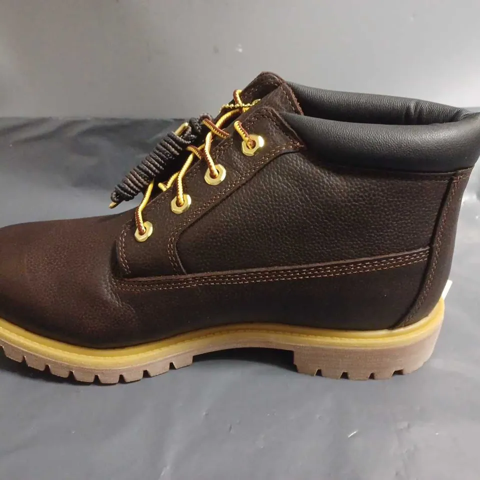 PAIR OF TIMBERLAND PREMIUM MID LC WATERPROOF BOOTS IN CHUKKA