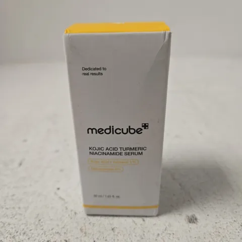 MEDICUBE KOJIC ACID TURMERIC NIACINAMIDE SERUM