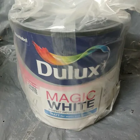 DULUX MAGIX WHITE MATT PAINT FOR WALLS & CEILINGS (2.5L) - COLLECTION ONLY