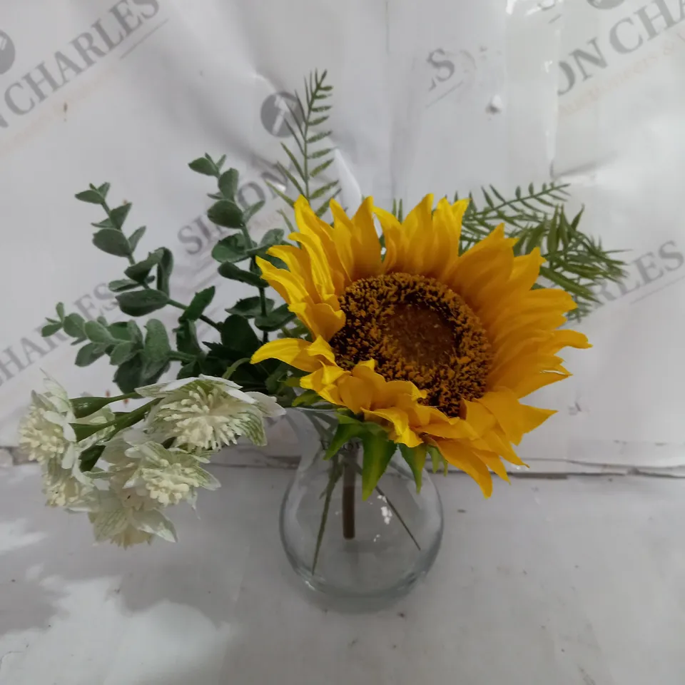 UNBRANDED GLASS VASE WITH SUNFLOWERS