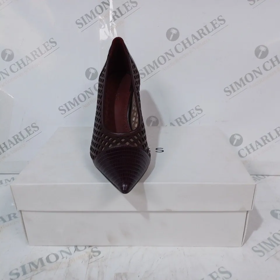 BOXED PAIR OF REISS CLOVER LIZARD SLIP-ON HEELS IN POMEGRANATE SIZE 4