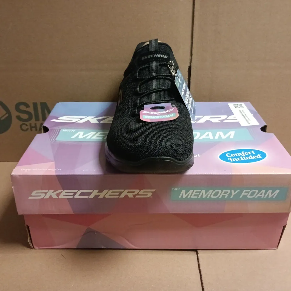 BOXED PAIR OF SKECHERS TRAINERS IN BLACK SIZE UK 4