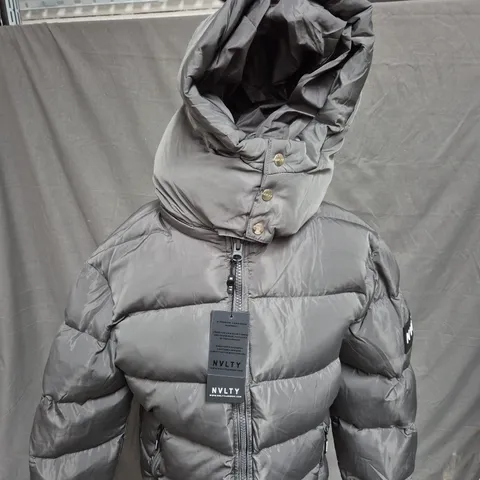 NVLTY PUFFER COAT IN GREY - SMALL