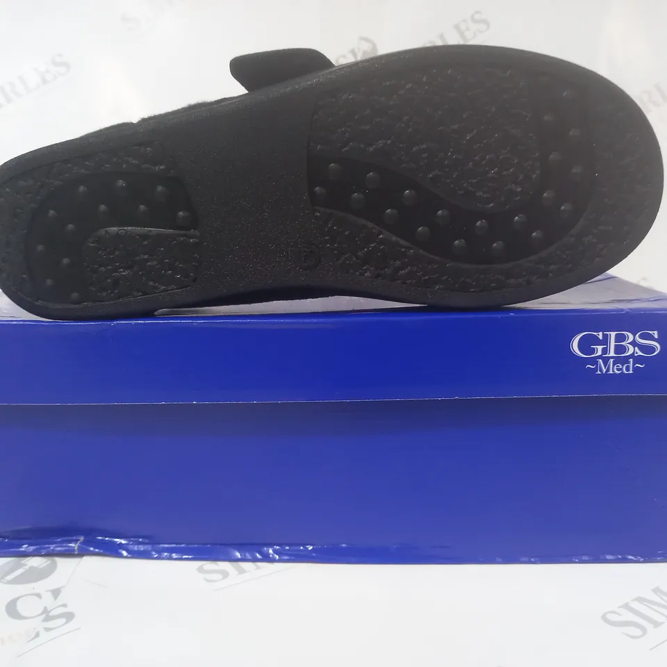 BOXED PAIR OF GBS MED FRENCHAY SLIPPERS IN BLACK UK SIZE 9