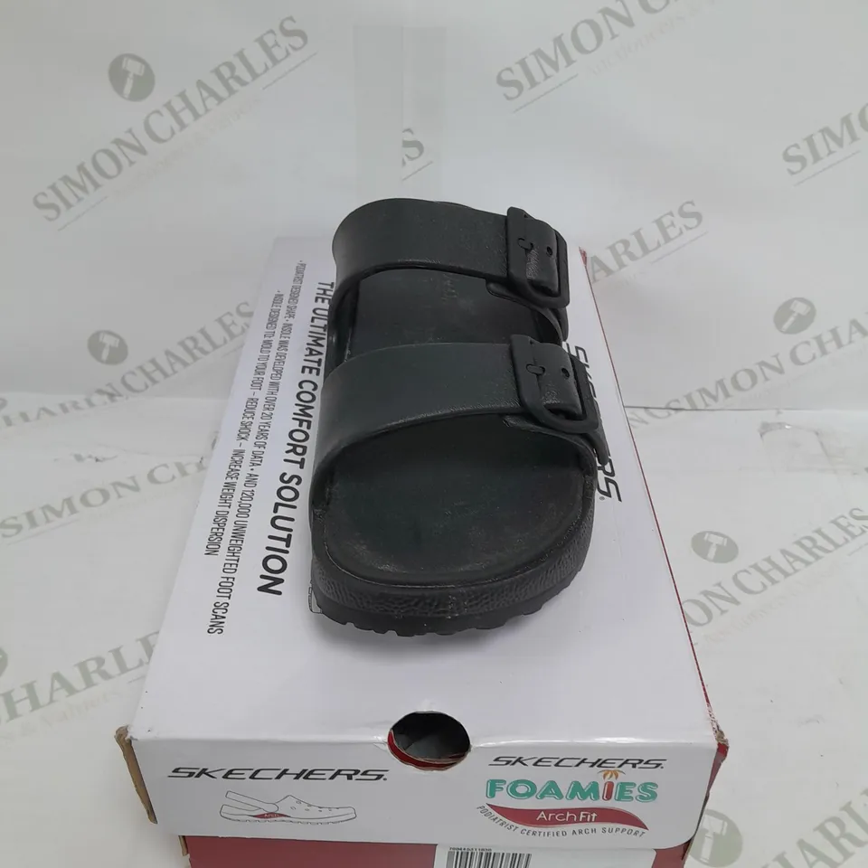 BOXED PAIR OF SKETCHERS ARCH FIT FOAMIES BLACK SIZE 6 SANDAL 
