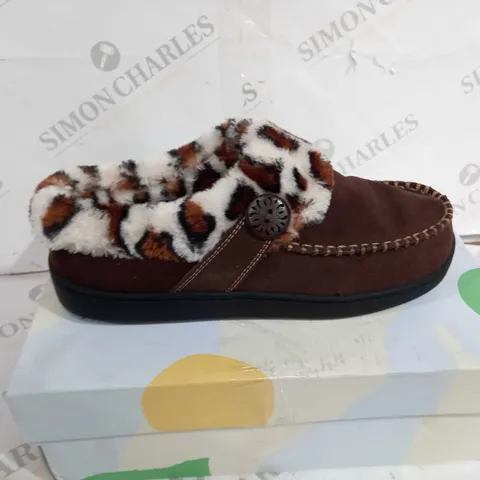 EARTH ORIGINS SLIPPER DARK BROWN - SIZE 6