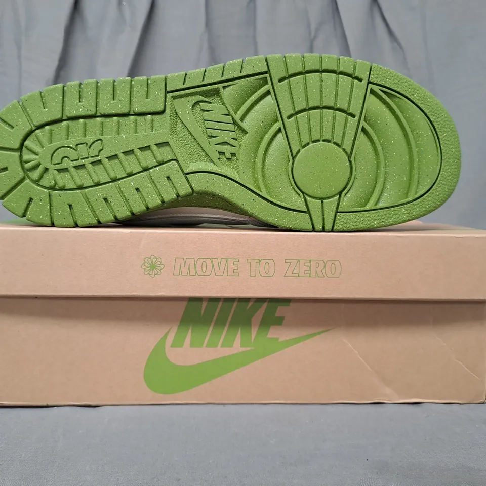 BOXED PAIR OF NIKE AIR DUNK LOW JUMBO SHOES IN WHITE/GREEN UK SIZE 10