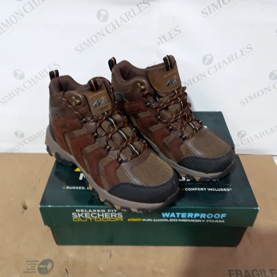 BOXED PAIR OF SKECHERS BROWN BOOTS- SIZE 8