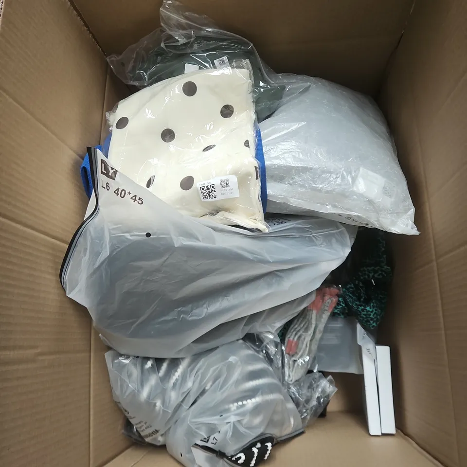 BOX OF APPROXIMATELY 20 ASSORTED CLOTHING ITEMS TO INCLUDE M&S PYJAMA SET, JEANS, CHRISTMAS CLOTHES, JOGGERS ETC