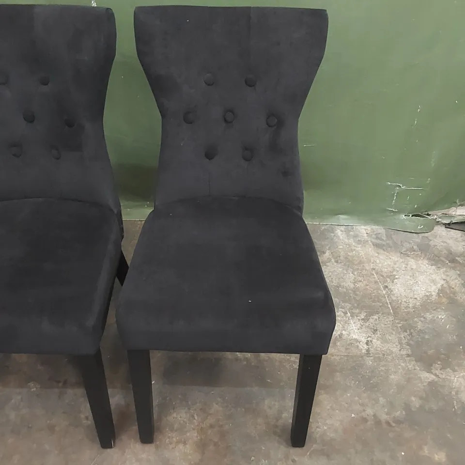 SET OF 6 KENSINGTON BLACK VELVET BUTTON BACK DINING CHAIRS WITH BLACK LEGS