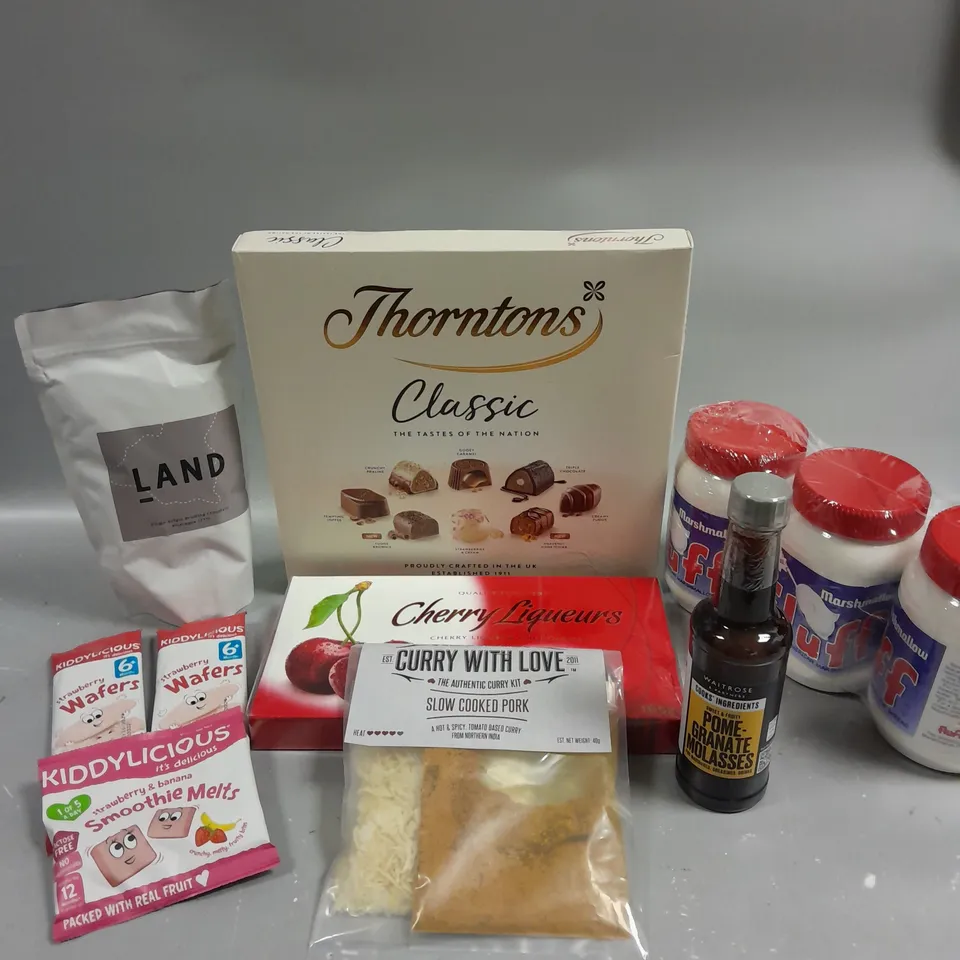 APPROXIMATELY 15 ASSORTED FOOD & DRINK PRODUCTS TO INCLUDE FLUFF MARSHMALLOW, POMEGRANATE MOLASSES, LAND DRINKING CHOCOLATE ETC 