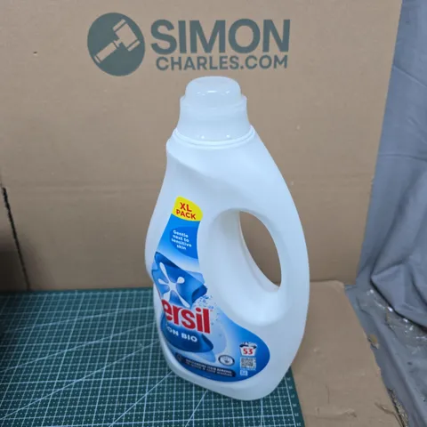 TOTE OF APPROXIMATELY 10 ASSORTED LIQUIDS TO INCLUDE: PERSIL NON BIO