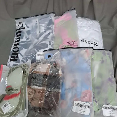 BOX OF APPROXIMATELY 25 ASSORTED CLOTHING ITEMS TO INCLUDE - DRESSES, HOODI, BRAS ETC