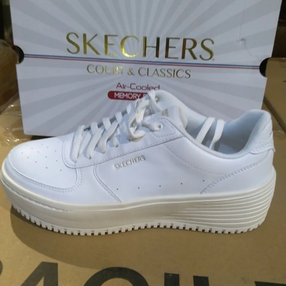 BOXED SKETCHERS COURT AND CLASSICS AIR COOLED WHITE SIZE 6