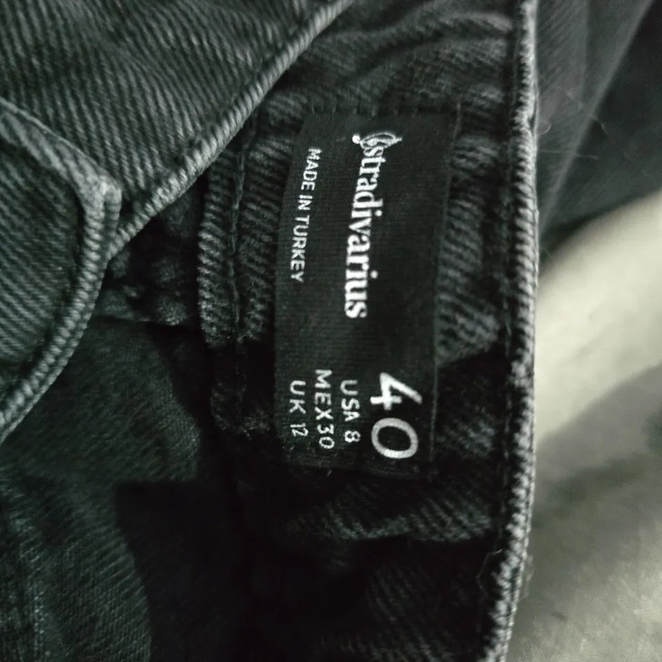 STRADIVARIUS WOMEN'S BLACK DENIM JEANS – UK 12 (US 8, EU 40)