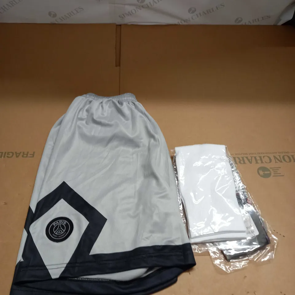 PSG AWAY KIT WITH MESSI 30 ON THE BACK SIZE M
