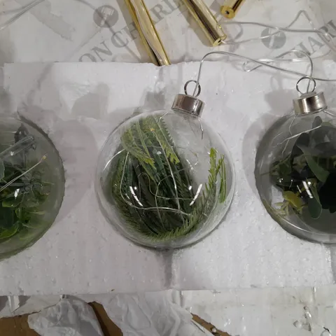 SARA DAVIES SET OF 3 10 CM PRE-LIT FOLIAGE GLASS BAUBLES
