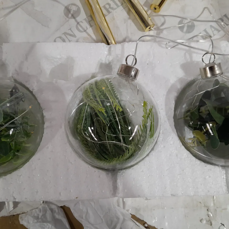 SARA DAVIES SET OF 3 10 CM PRE-LIT FOLIAGE GLASS BAUBLES