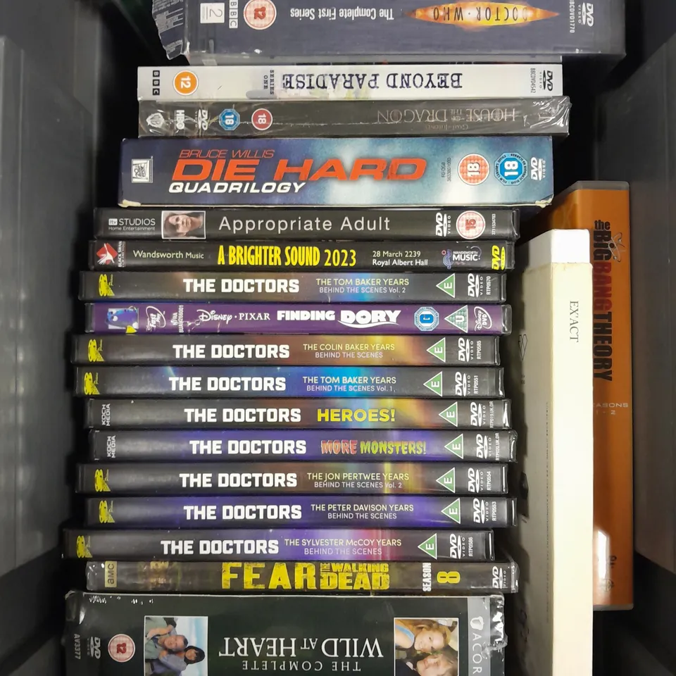 APPROXIMATELY 20 ASSORTED DVD FILM & BOX SETS TO INCLUDE FINDING DORY, UP, HOUSE OF THE DRAGON ETC 