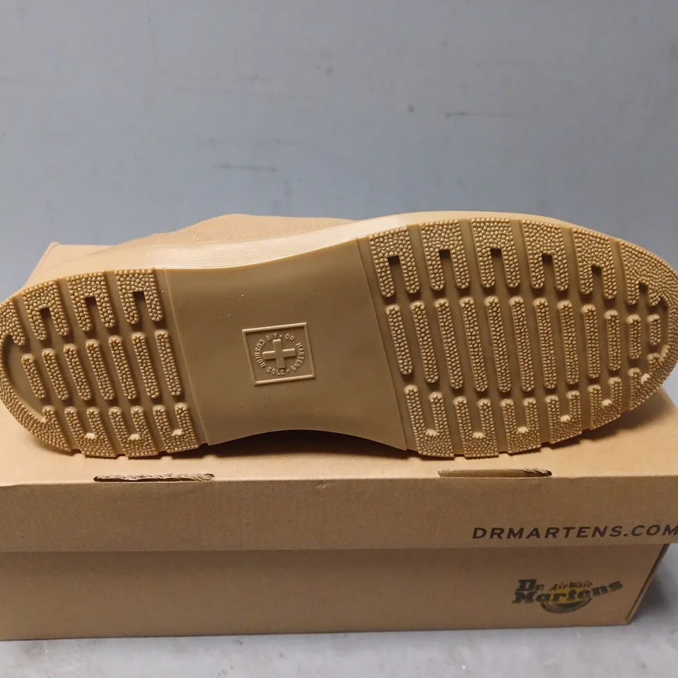 BOXED PAIR OF DR.MARTENS DANTE CANVAS SHOES - UK SIZE 8