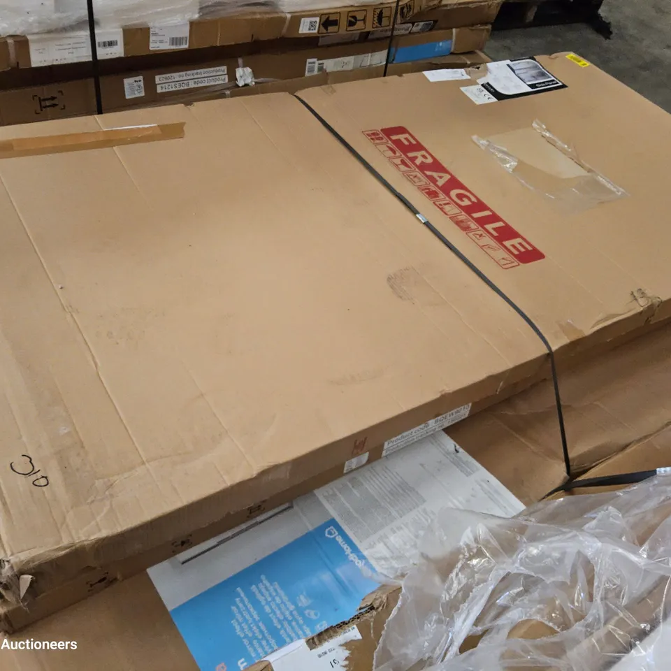 PALLET OF ASSORTED SHOWER SCREENS & SHOWER PANELS