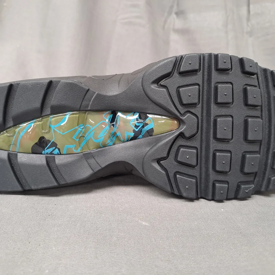 PAIR OF NIKE AIR SHOES IN GREY UK SIZE 7.5