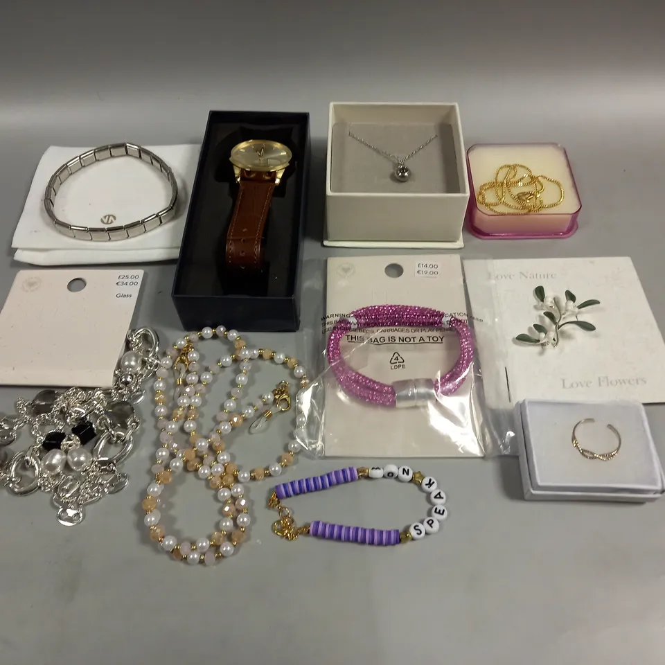 APPROXIMATELY 30 ASSORTED JEWELLERY PRODUCTS IN VARIOUS STYLES TO INCLUDE WATCHES, NECKLACES, RINGS ETC