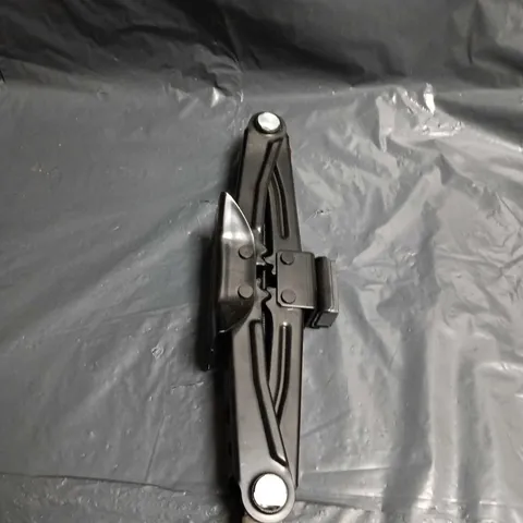 BOX OF ASSORTED HOUSEHOLD PRODUCTS INCLUDING: JACK, LED BRICKLIGHT AND INSECT KILLER