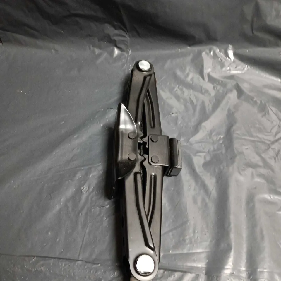 BOX OF ASSORTED HOUSEHOLD PRODUCTS INCLUDING: JACK, LED BRICKLIGHT AND INSECT KILLER