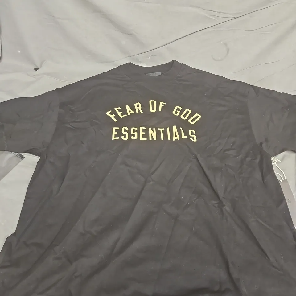 FEAR OF GOD ESSENTIALS T-SHIRT – MEN’S BLACK, BACK PRINT - SIZE M 