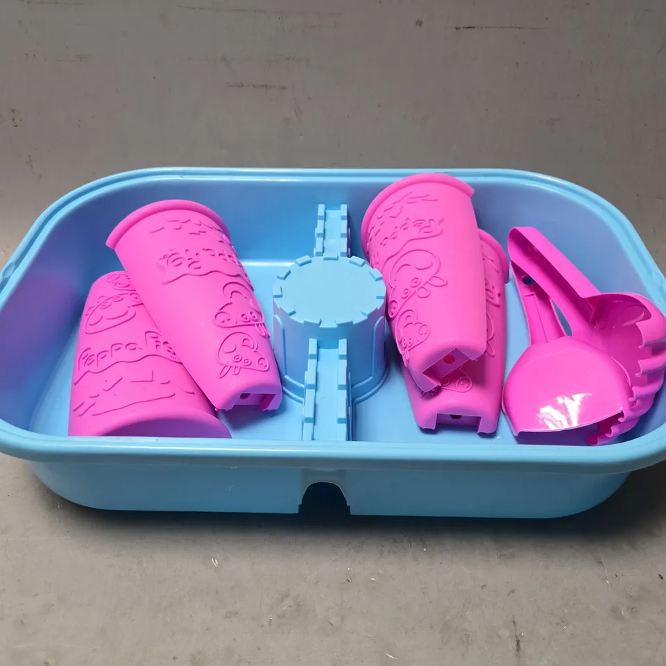 BOXED PEPPA PIG SAND AND WATER TABLE
