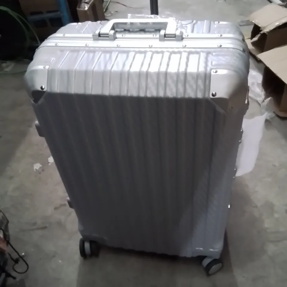 LUGG TRAVEL SUITCASE