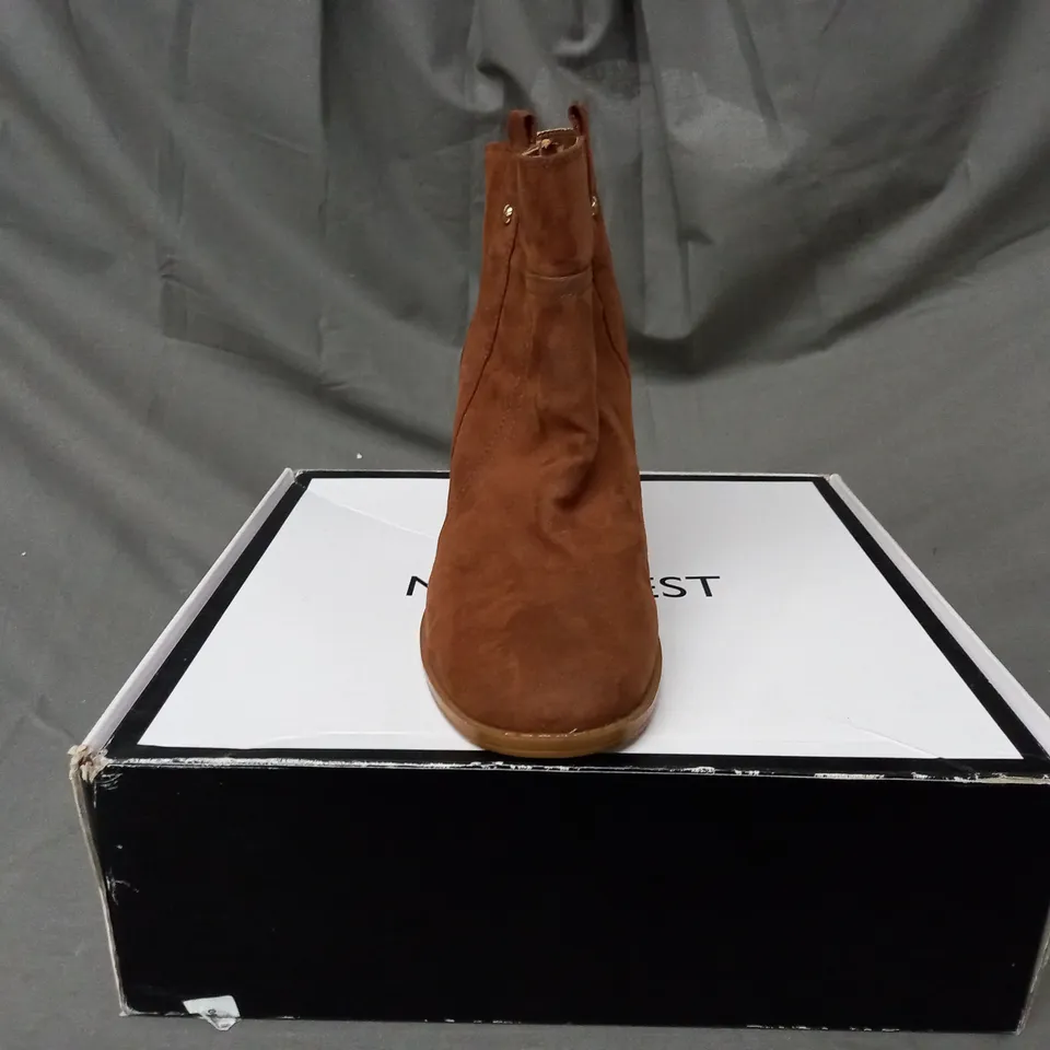 BOXED PAIR OF NINE WEST HAYNES BLOCK HEEL ANKLE BOOTS IN BROWN - ODD SIZES